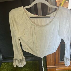 Off the shoulders crop long sleeve with lace sleeve bottoms